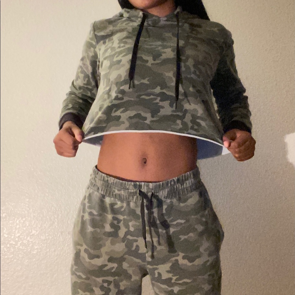 Camouflage hoodie and sweats